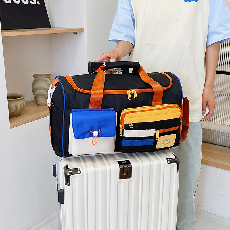 Crossbody sportska torba kapaciteta 20–35L, Oxford platnu, suho-mokri odjeljak, uzorak slova, gradski minimalistički stil