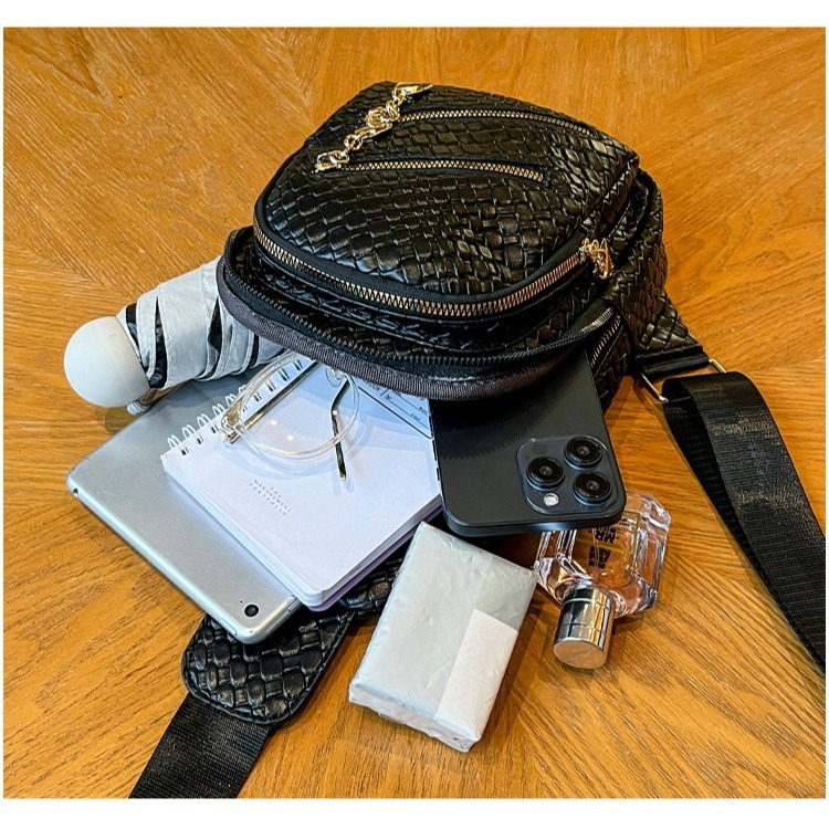 Torba preko ramena od PU kože, mekana tekstura, zatvaranje na zip, unutarnja džep, gradski minimalistički stil