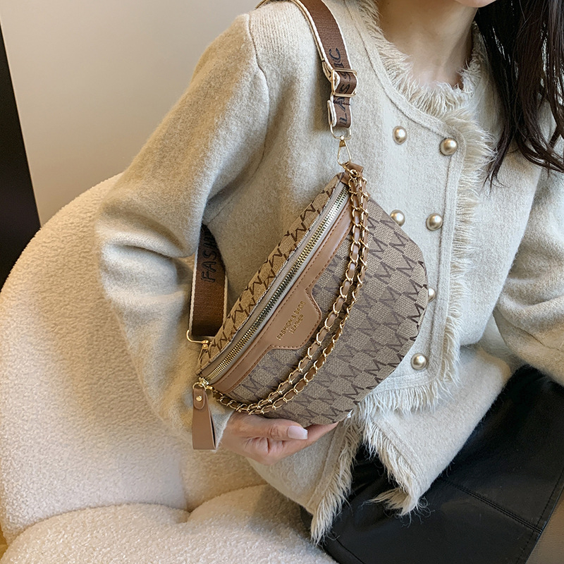 Τσάντα crossbody από PU δέρμα, σε στυλ Saddle Bag, μορφή dumpling, με φερμουάρ και επένδυση πολυεστέρα