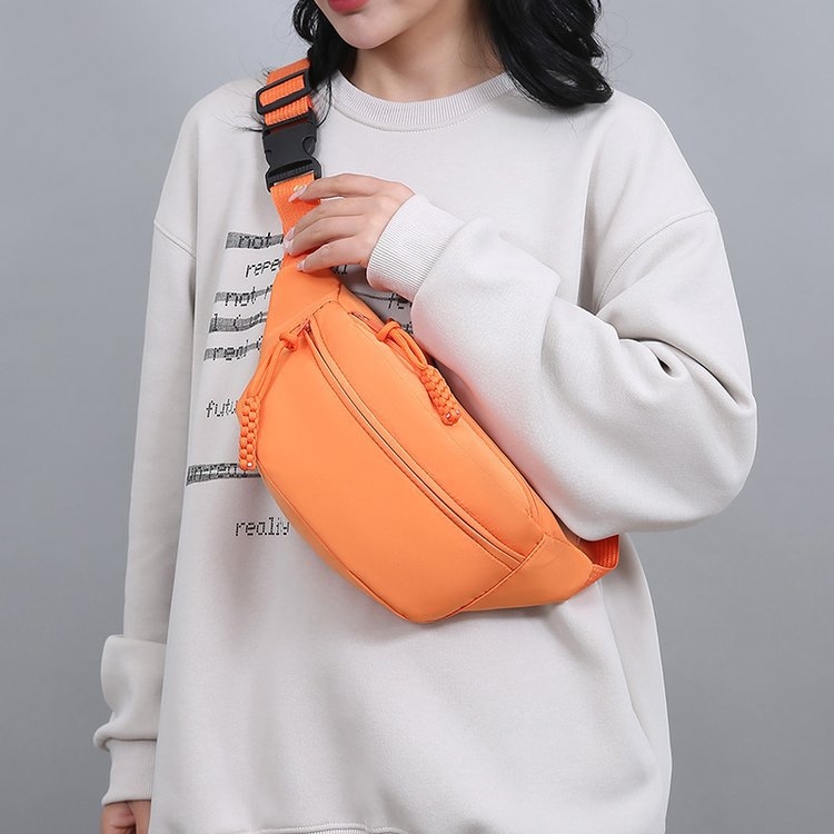 Sieviešu crossbody soma ar lielu ietilpību, no Oxford auduma, neilona oderējums, rāvējslēdzēja atvērums, iekšējais rāvējslēdzēja kabata