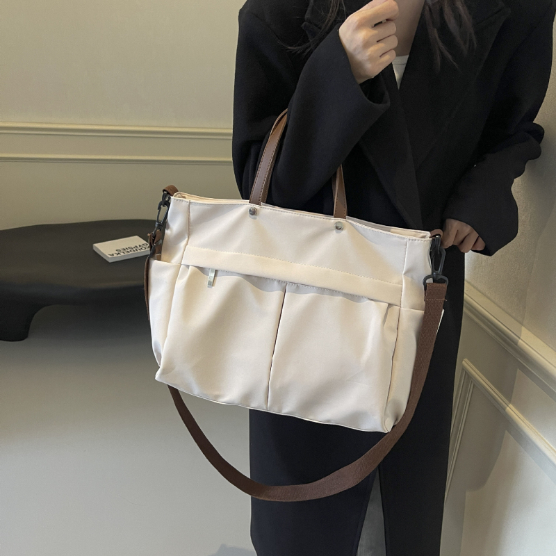 Найлонова чанта за рамо, урбан стил, хоризонтално квадратна форма, цип за затваряне, вътрешен джоб с цип