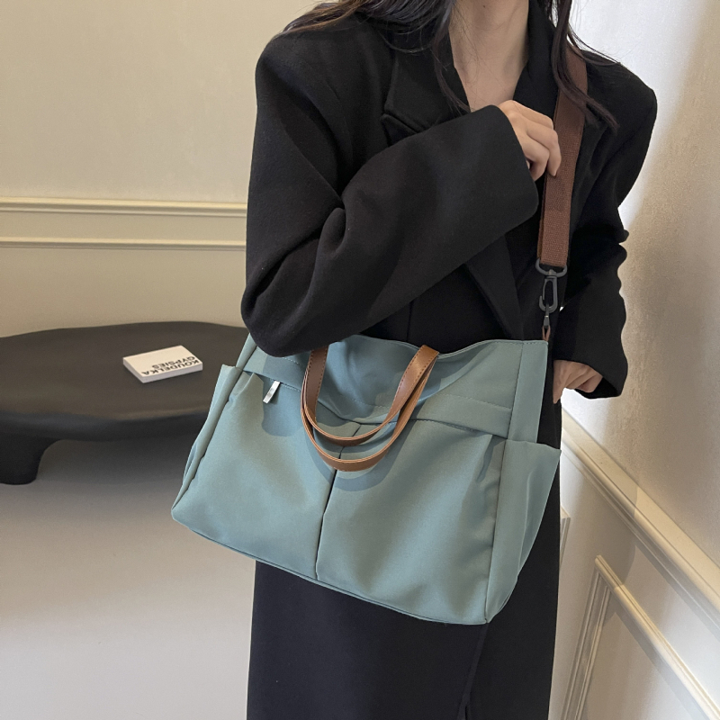 Найлонова чанта за рамо, урбан стил, хоризонтално квадратна форма, цип за затваряне, вътрешен джоб с цип