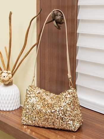 Koreai stílusú sequin táska egy vállpánttal, közepes méretű, vízszintes négyszögletes forma, cipzáras nyitás, poliészter bélés, belső zsebek telefonhoz és igazolványhoz, tavasz 2025