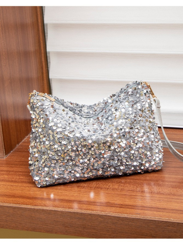 Koreai stílusú sequin táska egy vállpánttal, közepes méretű, vízszintes négyszögletes forma, cipzáras nyitás, poliészter bélés, belső zsebek telefonhoz és igazolványhoz, tavasz 2025