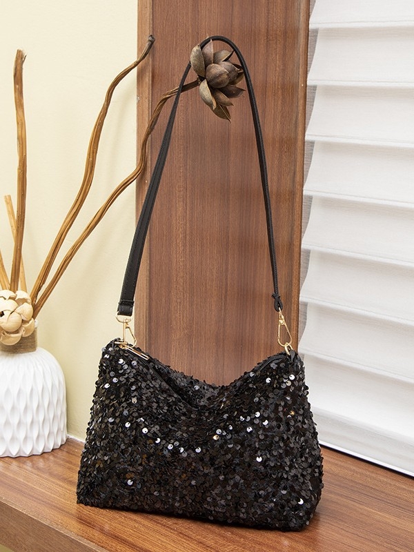 Koreai stílusú sequin táska egy vállpánttal, közepes méretű, vízszintes négyszögletes forma, cipzáras nyitás, poliészter bélés, belső zsebek telefonhoz és igazolványhoz, tavasz 2025