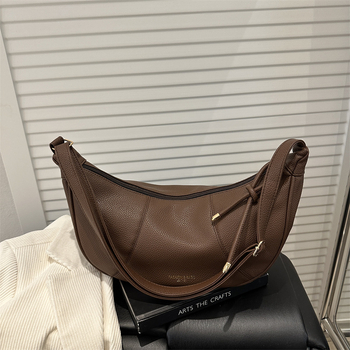 Női dumpling-stílusú táska — PU anyag, cipzáras zárás, poliészter bélés, dumpling alak, nyár 2025