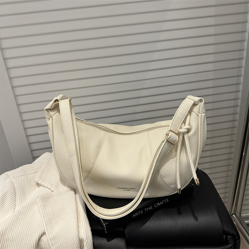 Női dumpling-stílusú táska — PU anyag, cipzáras zárás, poliészter bélés, dumpling alak, nyár 2025