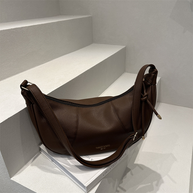 Női dumpling-stílusú táska — PU anyag, cipzáras zárás, poliészter bélés, dumpling alak, nyár 2025