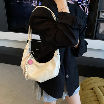 Ženska mini kvadratna crossbody torba od PU; horizontalni kvadratni oblik; podstava od poliester; zatvaranje zipom; unutarnji džepovi: džep sa zipom. Stil: mini kvadrat; ljeto 2025; jedan remen
