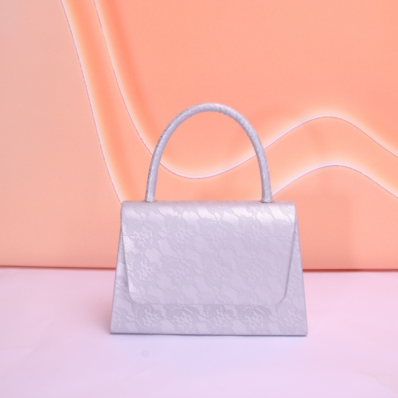 Дамска вечерна чанта, полиестер материал, полиестрова облицовка, хоризонтална квадратна форма, затваряне с капак, уличен стил