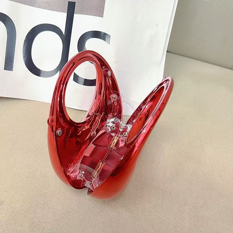 Geantă crossbody din PVC, în formă de dumpling, închidere magnetică, buzunare interne pentru telefon și ID