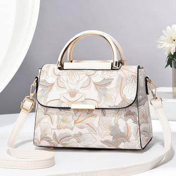 Ženska crossbody torbica, PU materijal, horizontalnog kvadratnog oblika, zatvaranje na zip, laminirana unutarnja džep, jedna naramenica