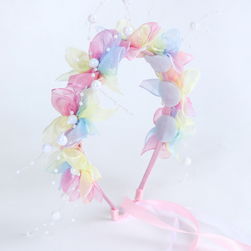 Dječji dodatak za kosu: cvjetni vijenci na traci, ručno izrađeno od tkanine.