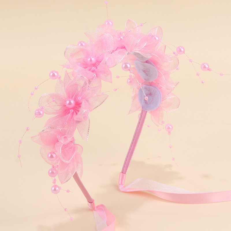 Dječji dodatak za kosu: cvjetni vijenci na traci, ručno izrađeno od tkanine.