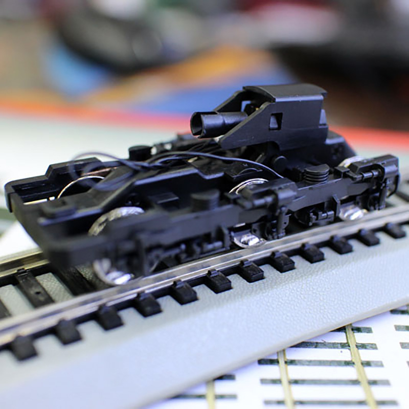 1:87 мащаб електрически модел на влак — комплект колела и ходова част, антена и пантиграфна ръка, аксесоари за релсови връзки