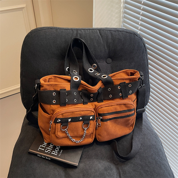 Ženska crossbody torba s velikim kapacitetom — flanel materijal, podstava od poliestera, horizontalni kvadratni oblik, zatvaranje zipom, unutarnji džepovi za telefon i ID, unutarnji džep s patch, tri naramenice