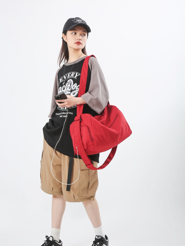 Sportinė kuprinė sportui ir jogai — itin lengva, atspari vandeniui, atspari dilimui, sausas-mitrus atskyrimas, didelė talpa