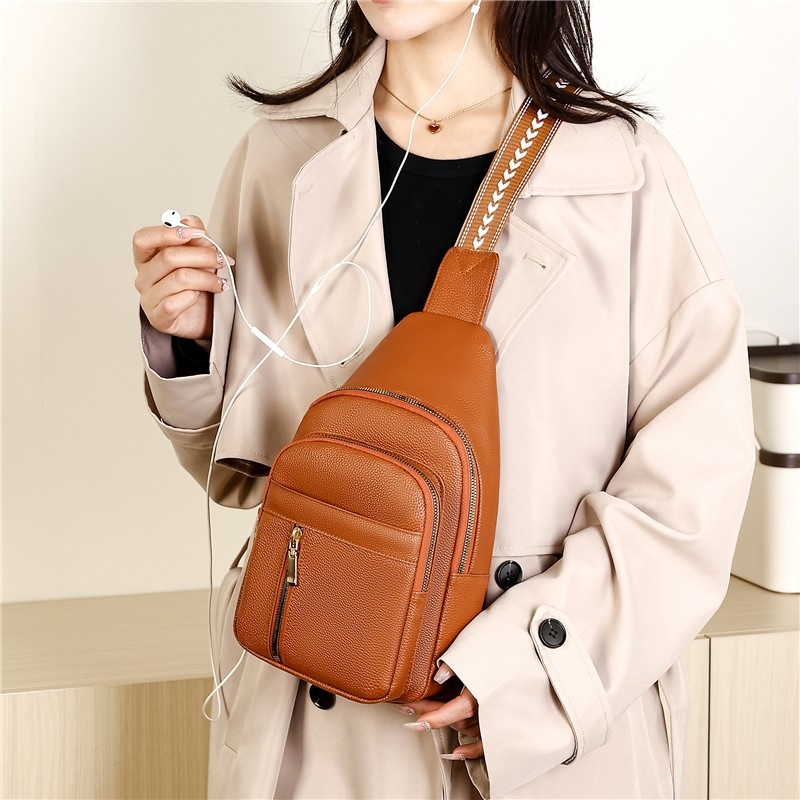 Moteriška PU odos pečių/krūtinės rankinė su užtrauktuku, vidinis patch kišė, telefono ir asmens dokumento kišės, poliesterio pamušalas, miesto paprastumo stilius, Ruduo 2025