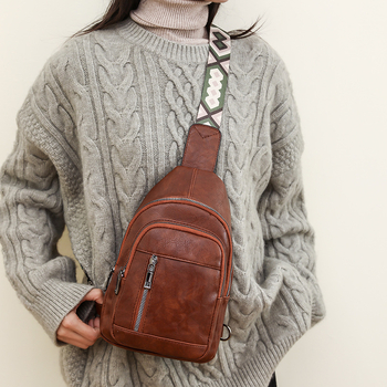 PU anyagú keresztpántos táska, háromdimenziós külső, cipzáras zárás, poliészter bélés, belső mobiltelefon-zseb (Anyag: PU; Külső: háromdimenziós táska; Zárás: cipzár; Belső bélés: poliészter; Belső rekesz: mobiltelefon zseb)