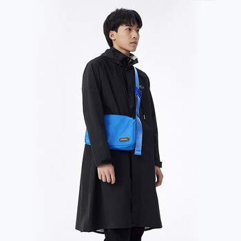 Geantă crossbody, stil unisex, poliester, formă orizontală pătrată, închidere tip capac, geantă cu capac, buzunare interne: buzunar cu fermoar și buzunar pentru telefon