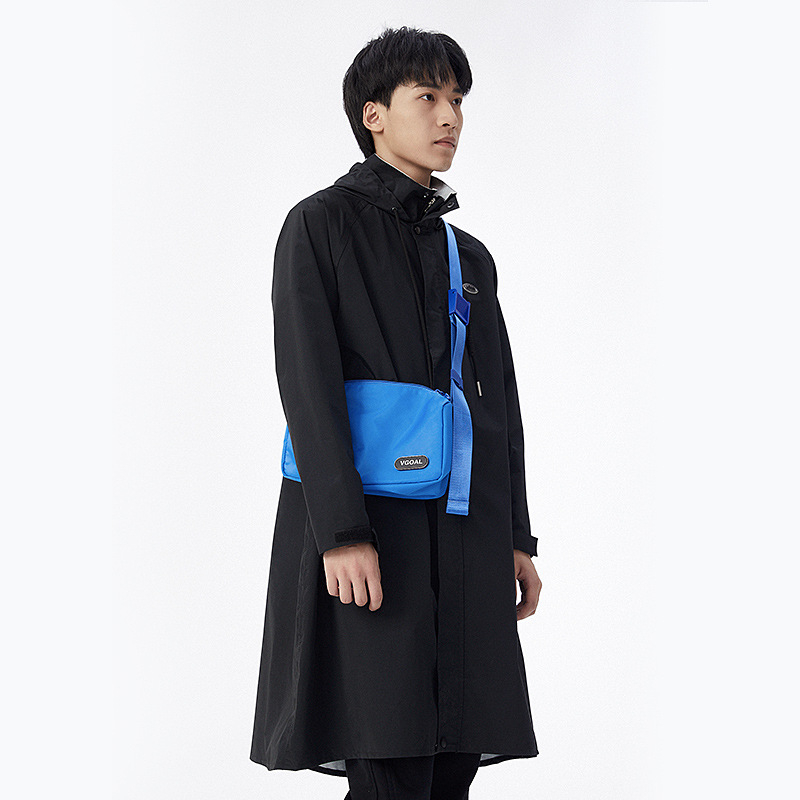 Geantă crossbody, stil unisex, poliester, formă orizontală pătrată, închidere tip capac, geantă cu capac, buzunare interne: buzunar cu fermoar și buzunar pentru telefon