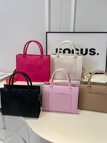 Crossbody tote somaņa - PU materiāls, ielu stils, horizontāla kvadrātveida forma, rāvējslēdzēja atvērums, iekšējā odere no sintētiskās ādas