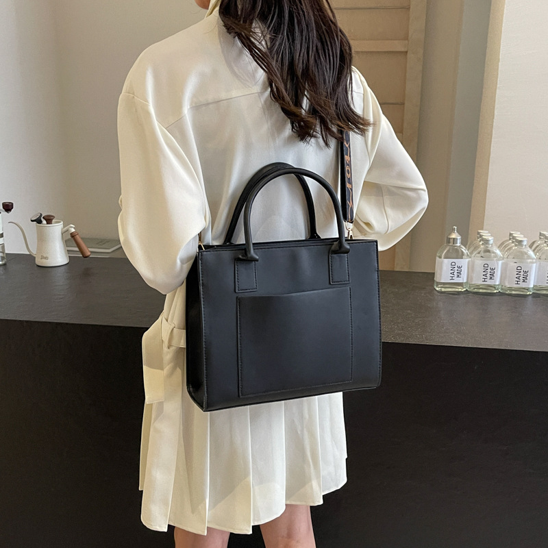 Crossbody tote somaņa - PU materiāls, ielu stils, horizontāla kvadrātveida forma, rāvējslēdzēja atvērums, iekšējā odere no sintētiskās ādas