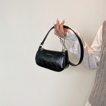 Crossbody torba kvadratnog oblika, PU materijal, zatvarač, unutarnji džep, podstava od poliestera