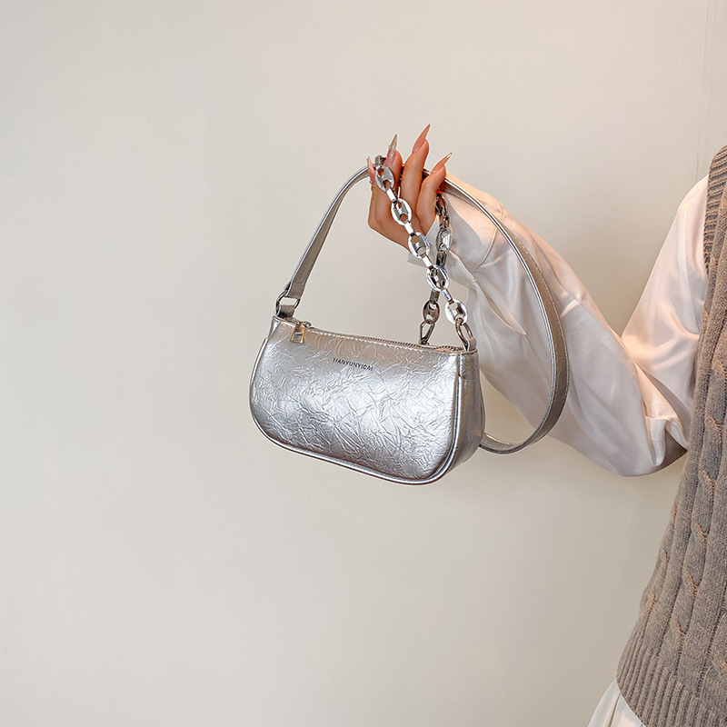 Crossbody torba kvadratnog oblika, PU materijal, zatvarač, unutarnji džep, podstava od poliestera