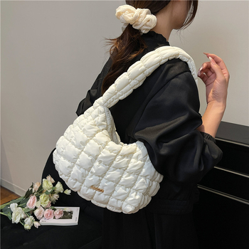 Medvilninė crossbody rankinė, miestiškas minimalistinis stilius, horizontaliai kvadrato forma, užtrauktukas, kišenė telefonui