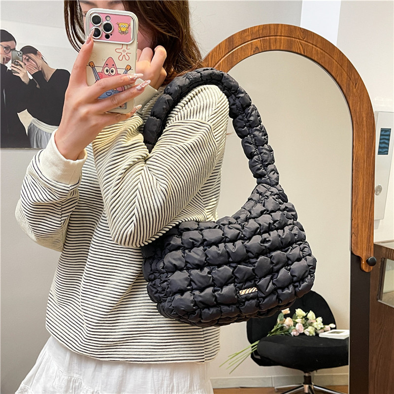 Medvilninė crossbody rankinė, miestiškas minimalistinis stilius, horizontaliai kvadrato forma, užtrauktukas, kišenė telefonui