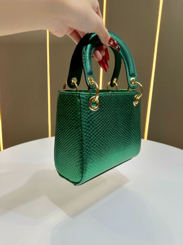 PU anyagú kígyó mintás váll- és crossbody táska, cipzáras zárás, vertikális négyzetes forma