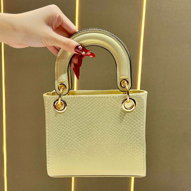 PU anyagú kígyó mintás váll- és crossbody táska, cipzáras zárás, vertikális négyzetes forma