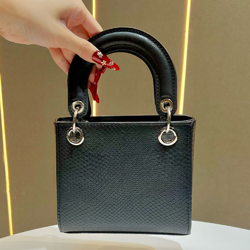 PU anyagú kígyó mintás váll- és crossbody táska, cipzáras zárás, vertikális négyzetes forma