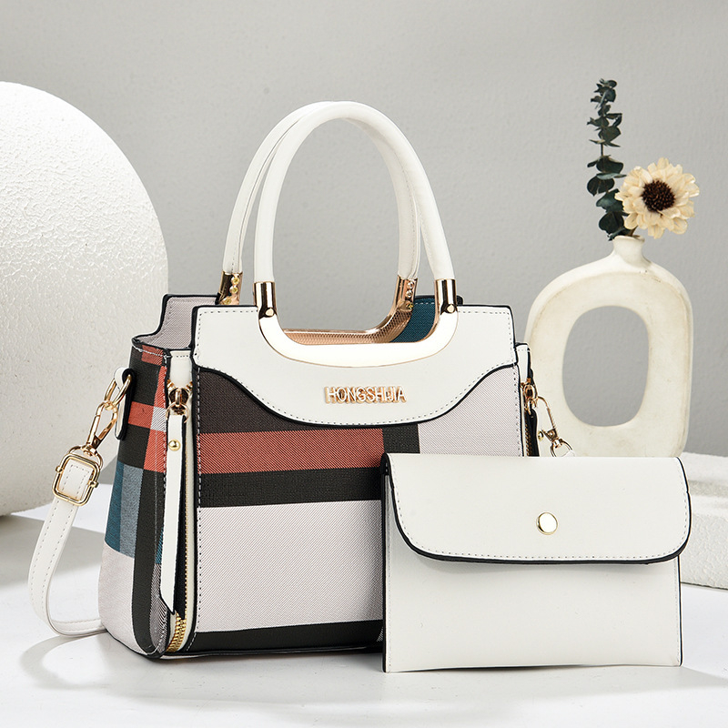 PU moterų rankinė per petį, horizontalaus kvadrato formos, vidutinė talpa, užtrauktukas atidarymas, poliesterio pamušalas, laminuota vidinė kišenė su užtrauktuku