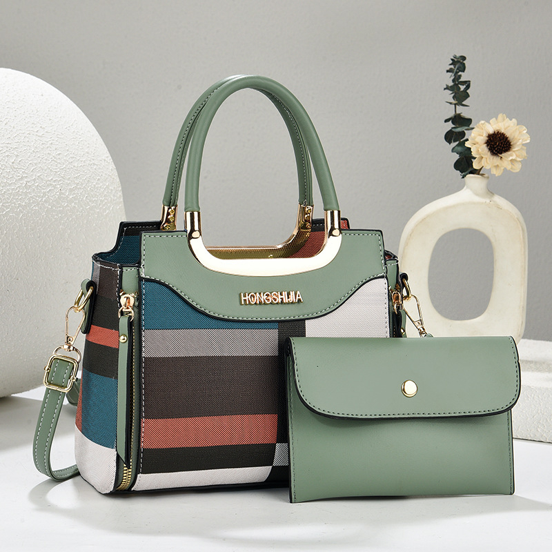 PU moterų rankinė per petį, horizontalaus kvadrato formos, vidutinė talpa, užtrauktukas atidarymas, poliesterio pamušalas, laminuota vidinė kišenė su užtrauktuku