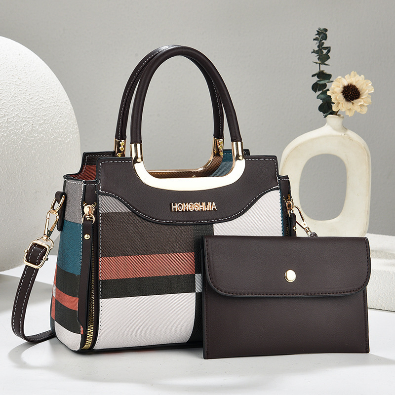 PU moterų rankinė per petį, horizontalaus kvadrato formos, vidutinė talpa, užtrauktukas atidarymas, poliesterio pamušalas, laminuota vidinė kišenė su užtrauktuku