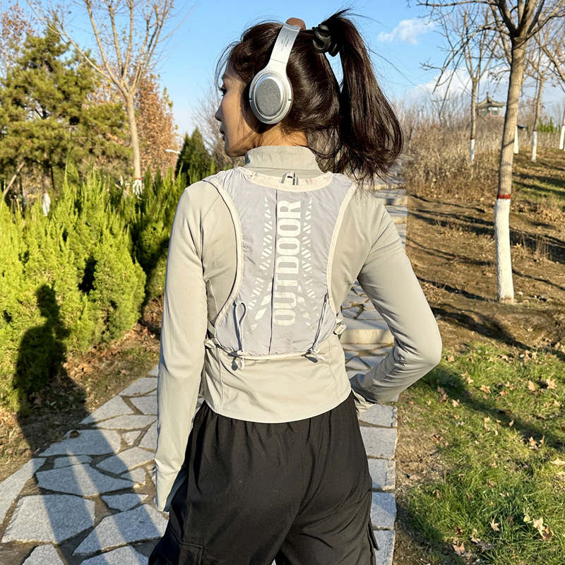 Sportinė kuprinė lauko veiklums, nailono išorė, išlenkti pečių diržai, poliesterio įdaila, tinkama alpinizmui ir žygiams