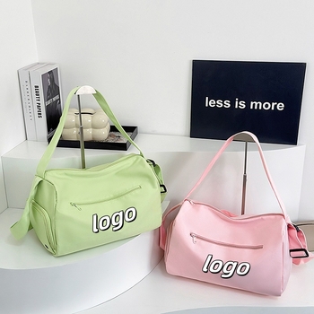 Sport- és jóga táska száraz–nedves elválasztóval, kapacitás 20 L alatt, Oxford anyag