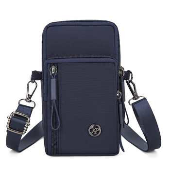 Nylonból készült keresztpántos oldaltáska, függőleges négyzetes alak, cipzár, poliészter bélés, telefon zseb, egy vállpánt, tavasz 2025