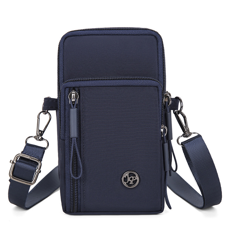 Nylonból készült keresztpántos oldaltáska, függőleges négyzetes alak, cipzár, poliészter bélés, telefon zseb, egy vállpánt, tavasz 2025