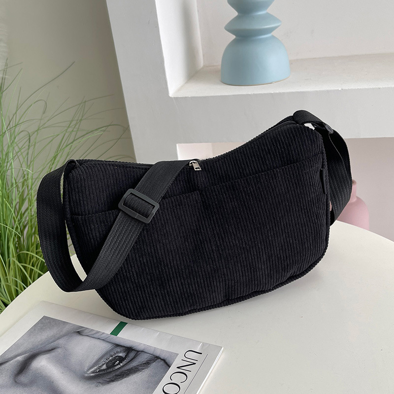 Corduroy torba preko ramena, dumpling oblik, street trend stil, zatvarač, unutarnja pretinica sa zipom i pretinica za mobitel