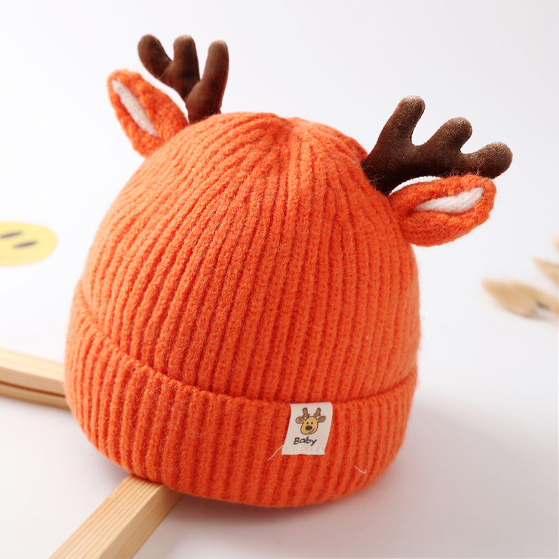 Бебешка плетена шапка - топла и ветроустойчива; куполна корона и козирка; сладък стил за пролет и есен