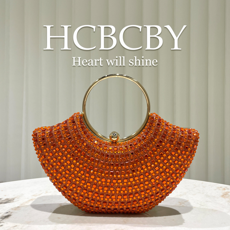 Vakara rokassomiņa ar kristāliem — kastītes stilā, čaulas forma, aizvēršana ar kloķi, ciets korpuss, poliesteres ārējā apdare un odere, 2025. gada pavasaris