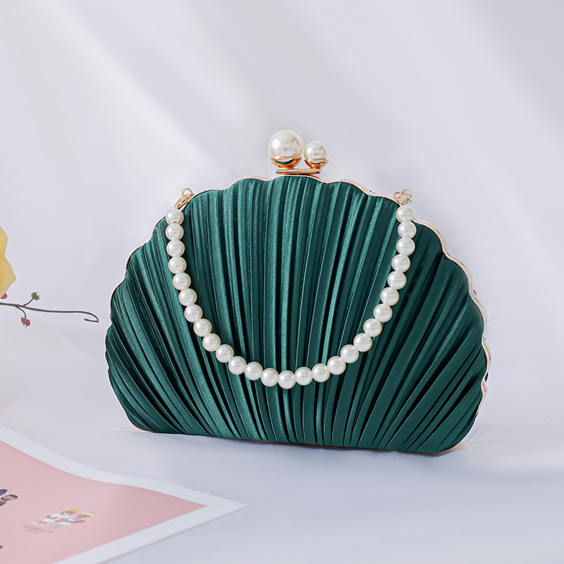 Večernja clutch torbica od svile, školjkasti oblik, satenska podstava, zatvaranje klipsom