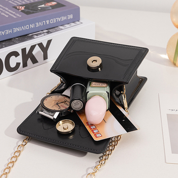 PVC Jelly Pack válltáska fedéllel, függőleges négyzetes formájú, mágneszár