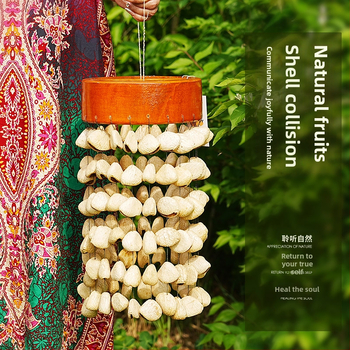 Κρεμαστό από πεύκο με χειροκαμπάνα και καμπάνα ανέμου, μοντέρνος μινιμαλισμός