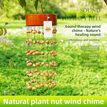 Κρεμαστό από πεύκο με χειροκαμπάνα και καμπάνα ανέμου, μοντέρνος μινιμαλισμός