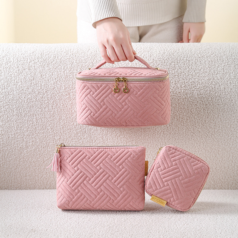 Velúr anyagú sminkes táska utazáshoz, csíkos mintával, bélelt poliészter belsővel