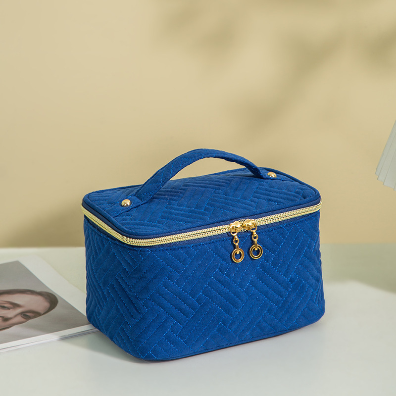 Velúr anyagú sminkes táska utazáshoz, csíkos mintával, bélelt poliészter belsővel